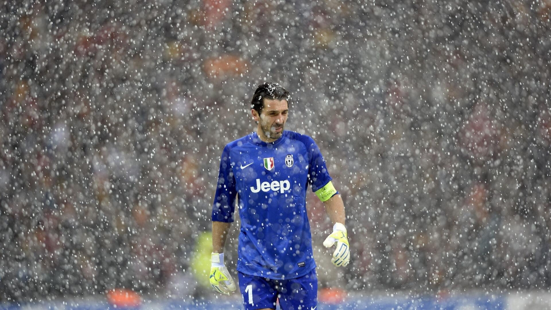 内马尔在美洲杯期间为队友加油，展现团队精神，内马尔拿过美州杯冠军吗